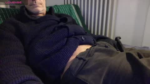 Snapshot of mynakedbeach chatting on 01-22-25, 04:12 Bi sexy guy lovense hush is on private is open or password show tip if you like. online show from 01-22-25, 04:12