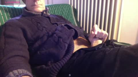 Snapshot of mynakedbeach chatting on 02-06-25, 03:31 Bi sexy guy lovense hush is on private is open or password show tip if you like. online show from 02-06-25, 03:31