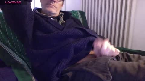 Snapshot of mynakedbeach chatting on 02-27-25, 07:12 Bi sexy guy lovense hush is on private is open or password show tip if you like. online show from 02-27-25, 07:12