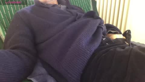 Snapshot of mynakedbeach chatting on 03-08-25, 08:11 Bi sexy guy lovense hush is on private is open or password show tip if you like. online show from 03-08-25, 08:11