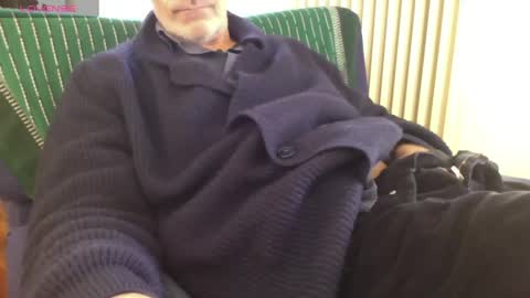 Snapshot of mynakedbeach chatting on 03-10-25, 11:10 Bi sexy guy lovense hush is on private is open or password show tip if you like. online show from 03-10-25, 11:10