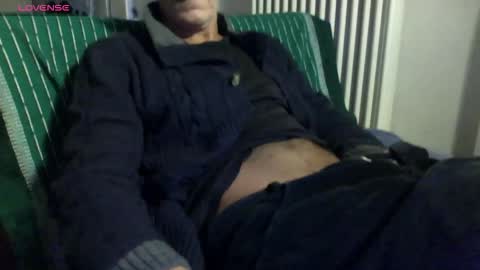 Snapshot of mynakedbeach chatting on 11-17-25, 06:19 Bi sexy guy lovense hush is on private is open or password show tip if you like. online show from 11-17-25, 06:19