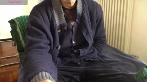 Snapshot of mynakedbeach chatting on 11-19-25, 10:26 Bi sexy guy lovense hush is on private is open or password show tip if you like. online show from 11-19-25, 10:26