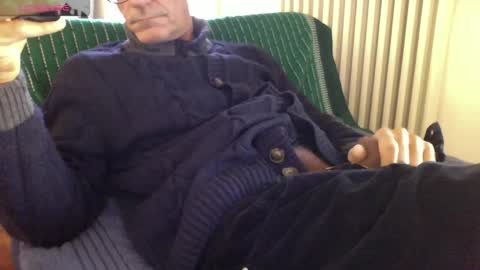 Snapshot of mynakedbeach chatting on 11-23-25, 08:47 Bi sexy guy lovense hush is on private is open or password show tip if you like. online show from 11-23-25, 08:47