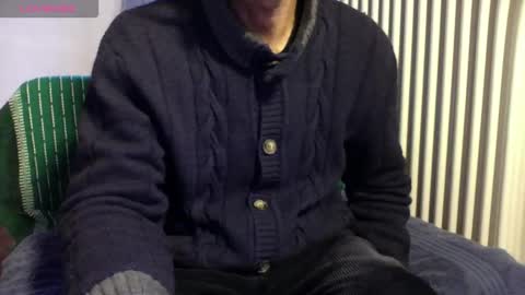 Snapshot of mynakedbeach chatting on 11-24-25, 08:03 Bi sexy guy lovense hush is on private is open or password show tip if you like. online show from 11-24-25, 08:03