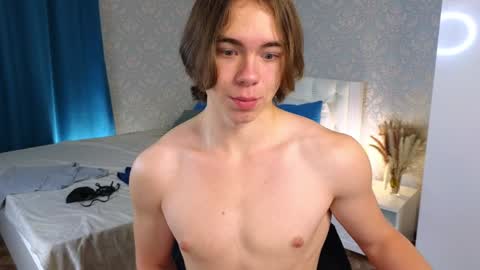 Snapshot of myshkek chatting on 12-18-24, 10:02 Mickey online show from 12-18-24, 10:02