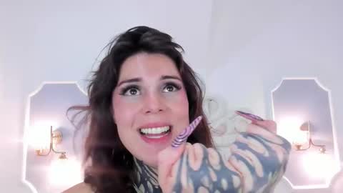 Snapshot of mystikdoll chatting on 09-22-25, 03:36 Misteika online show from 09-22-25, 03:36