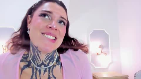 Snapshot of mystikdoll chatting on 10-02-25, 11:39 Misteika online show from 10-02-25, 11:39