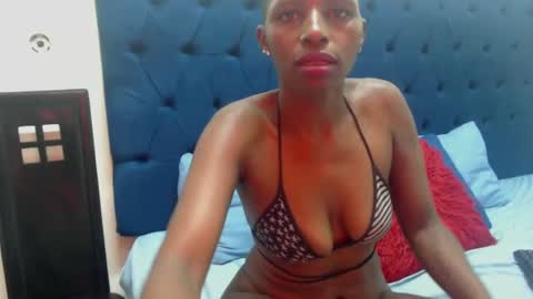 Snapshot of mzansihottestcouple chatting on 01-17-25, 01:46 mzansihottestcouple online show from 01-17-25, 01:46