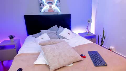 AMY online show from 12-05-25, 07:54