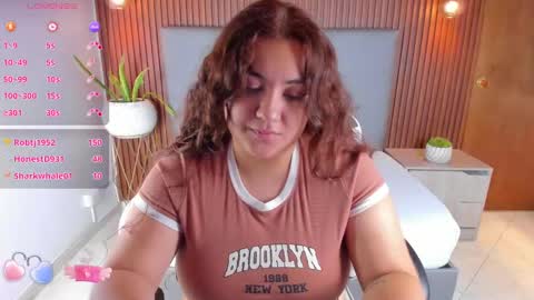 Snapshot of nadine_russo chatting on 12-28-24, 03:37 Nadine online show from 12-28-24, 03:37