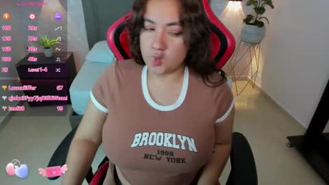 Snapshot of nadine_russo chatting on 01-17-25, 11:07 Nadine online show from 01-17-25, 11:07