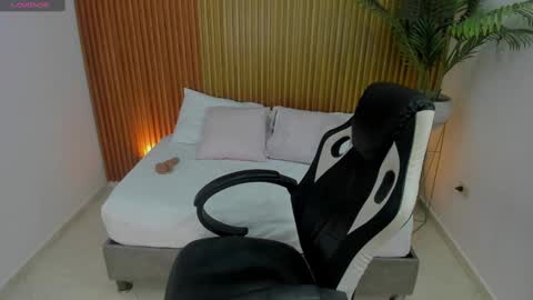 N A H I A online show from 02-06-25, 02:58