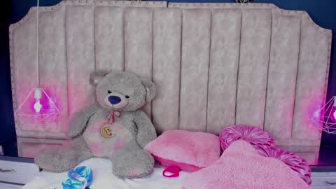 NahiaraReina  online show from 12-16-24, 02:16