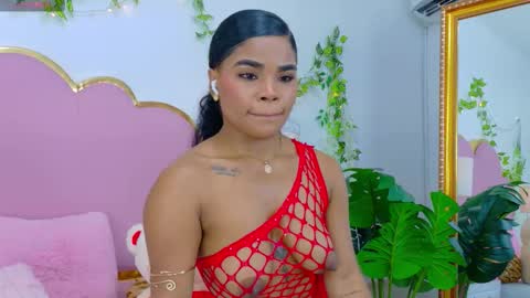 NahiaraReina  online show from 11-14-25, 05:00