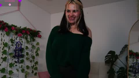 Snapshot of naho_4269 chatting on 06-25-26, 05:12 Naho Sigueme en mis Redes Sociales Follow me on my social networks online show from 06-25-26, 05:12