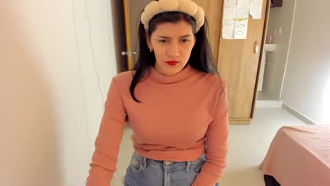 independent model online show from 02-05-25, 01:37