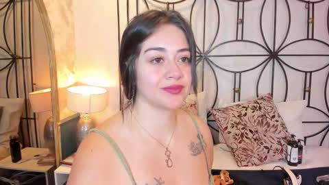 Nahomi  online show from 09-24-25, 10:51