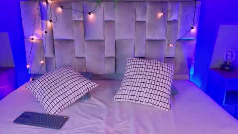  VICTORIA  online show from 10-25-25, 07:30