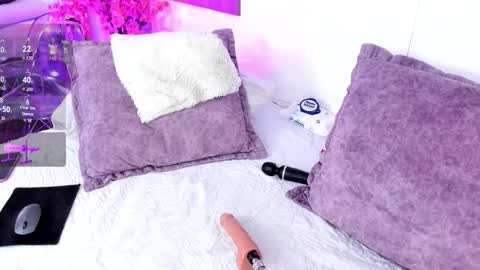 Nahomii online show from 02-12-26, 08:04