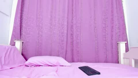 nahomy_smiith_ online show from 11-15-25, 10:04