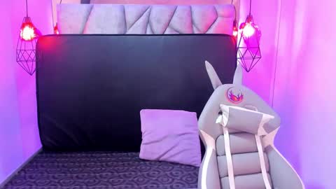 Snapshot of naia_karter chatting on 02-16-25, 10:32 online show from 02-16-25, 10:32