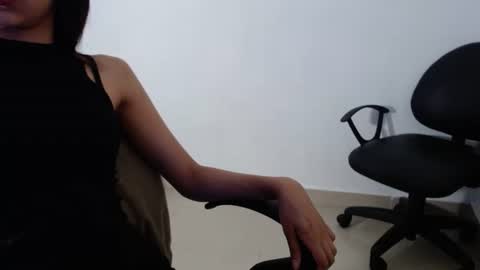 naiakit18 online show from 01-11-25, 03:42