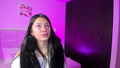 Snapshot of naiavoss chatting on 11-18-25, 12:20 naiavoss online show from 11-18-25, 12:20