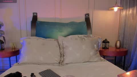 Naisha Ford online show from 10-11-25, 03:06