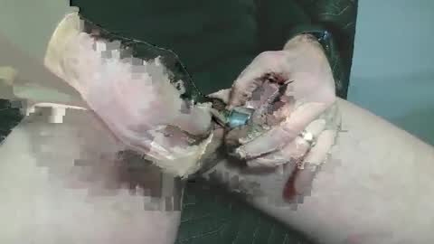 Snapshot of nakedbeachcouple chatting on 01-19-25, 01:44 nakedbeachcouple online show from 01-19-25, 01:44