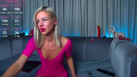 Snapshot of nally_ferrari chatting on 03-10-25, 04:17 Nally online show from 03-10-25, 04:17