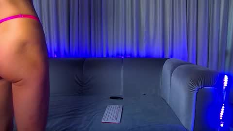 Snapshot of nally_ferrari chatting on 09-09-25, 01:27 Nally online show from 09-09-25, 01:27