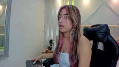 nami_sweet_ online show from 09-09-25, 03:17