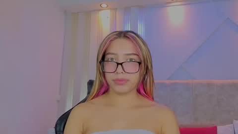 nami_sweet_ online show from 09-25-25, 03:21