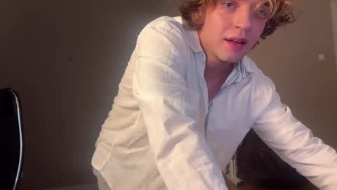 Snapshot of namiraaxel chatting on 12-20-24, 08:12 Georges online show from 12-20-24, 08:12