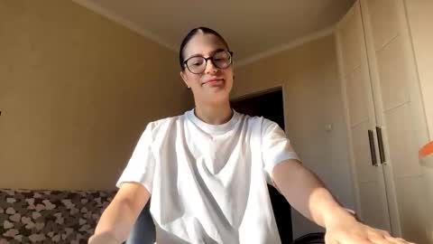 Snapshot of nanceegindlesperger chatting on 12-16-25, 11:37 Emilia or Emi online show from 12-16-25, 11:37