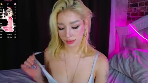Snapshot of nancybutler chatting on 10-01-25, 05:35 Sally Blonde  Katrinbrown online show from 10-01-25, 05:35