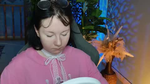 nancymartinez online show from 12-20-25, 05:14