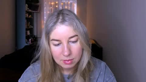 Snapshot of nancysanders chatting on 04-18-26, 09:02 Nancy online show from 04-18-26, 09:02
