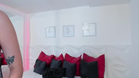 Snapshot of naomi_amoretti chatting on 02-11-26, 04:34 Naomi Amoretti online show from 02-11-26, 04:34