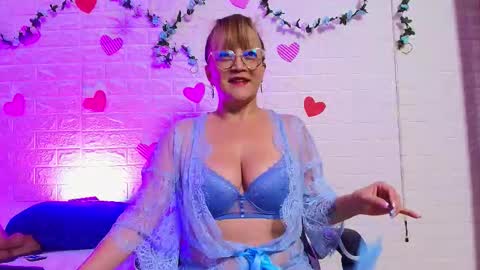 Snapshot of naomi_diamond_ chatting on 09-21-25, 12:07 Naomi online show from 09-21-25, 12:07