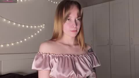 Naomi online show from 10-19-25, 05:24