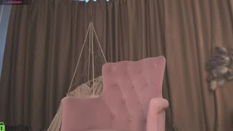 Snapshot of naomi_rias chatting on 09-10-25, 01:38 Naomi online show from 09-10-25, 01:38