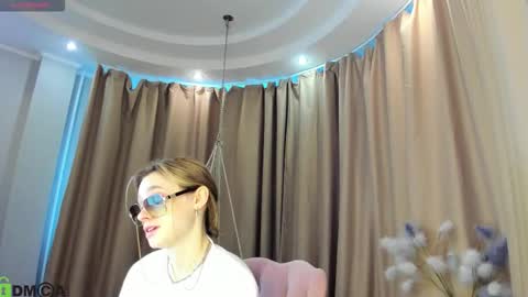 Snapshot of naomi_rias chatting on 09-30-25, 01:32 Naomi online show from 09-30-25, 01:32