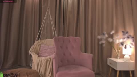 Snapshot of naomi_rias chatting on 10-02-25, 12:17 Naomi online show from 10-02-25, 12:17