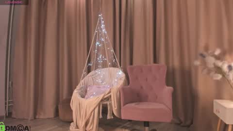 Snapshot of naomi_rias chatting on 10-04-25, 01:03 Naomi online show from 10-04-25, 01:03