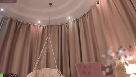 Snapshot of naomi_rias chatting on 10-15-25, 12:33 Naomi online show from 10-15-25, 12:33