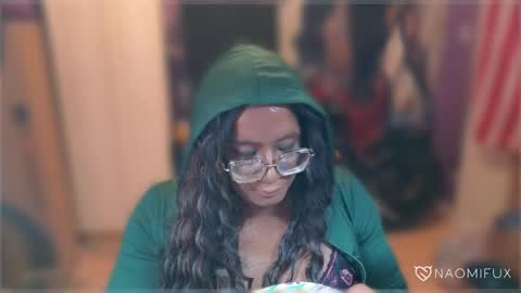 Snapshot of naomifux chatting on 01-25-25, 10:18 Naomi online show from 01-25-25, 10:18