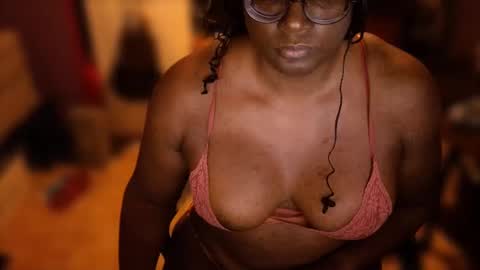 Snapshot of naomifux chatting on 09-15-25, 12:21 Naomi online show from 09-15-25, 12:21