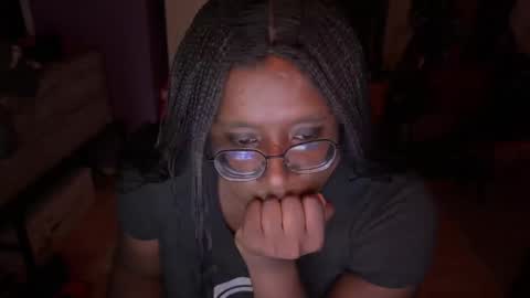 Snapshot of naomifux chatting on 10-12-25, 10:20 Naomi online show from 10-12-25, 10:20